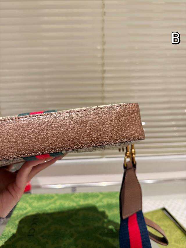 Gucci Ophidia Camera Bag with Original Ebony Second Layer Leather~This vintage style is particularly strong, with the original hardware inside! The upper body effect is also amazing, mainly enhanced by exquisite and special hardware to improve the ov