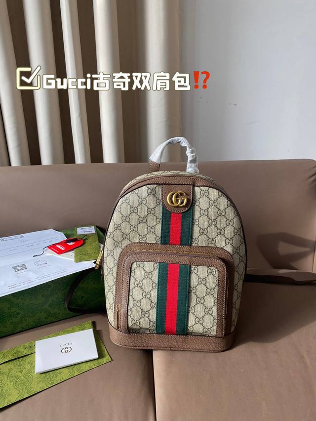 Gucci Gucci backpacks are always an indispensable part, presented in various shapes, made of high-quality PVC material, and woven leather with rolled edges. Details of inlaid red and green ribbon, black mesh surface on the back of the backpack and sh