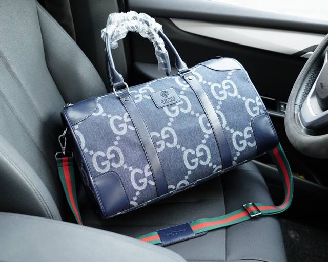 Gucci official website synchronizes high version travel backpacks to compete for global orders with excellent quality. Non market ordinary goods are made of imported fabrics that are classic, wear-resistant, practical, scratch resistant, and truly tr