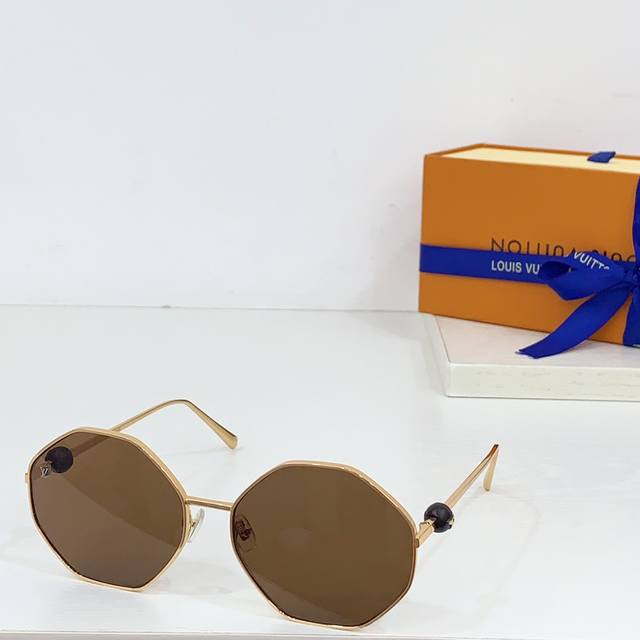 Louis Vuitton * Model: Z1995Usize: 61 mouth17-145