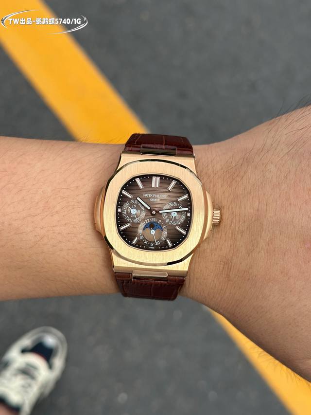 Steel Belt Same Price: White Gold Diamond 100 Tw Product - Patek Philippe 5740 01- Super Complex Multi functional Nautilus Heavy Duty Debuts, the first Nautilus complex watch launched so far, with super complex craftsmanship technology: