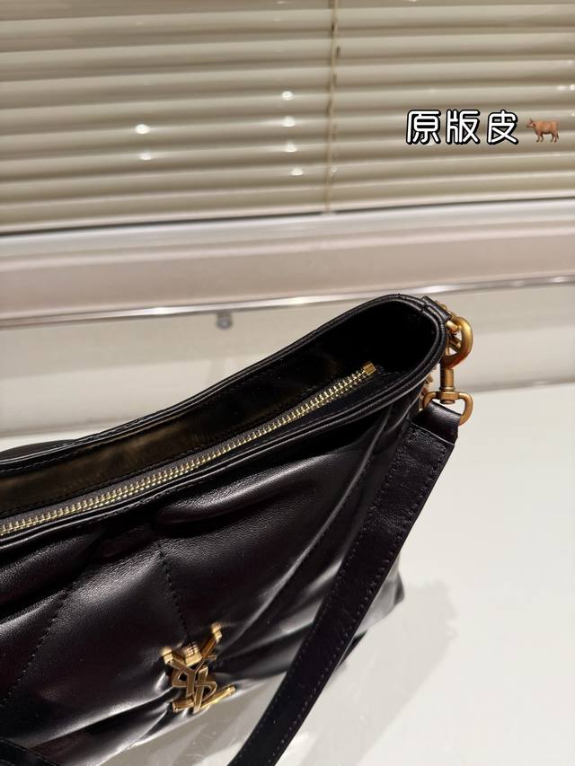 Top of the line original single head layered leather Ysl envelope bag is lazy, casual, and easy to carry, full of surprises on the back and body. Size: 27.21cm