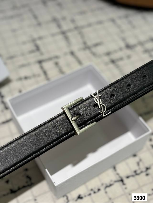 The original leather Ysl belt with box matching has been very popular recently! Cowhide leather! Complete packaging! The belt belongs to it! The belt is exquisite and fashionable. Please note the size when placing an order