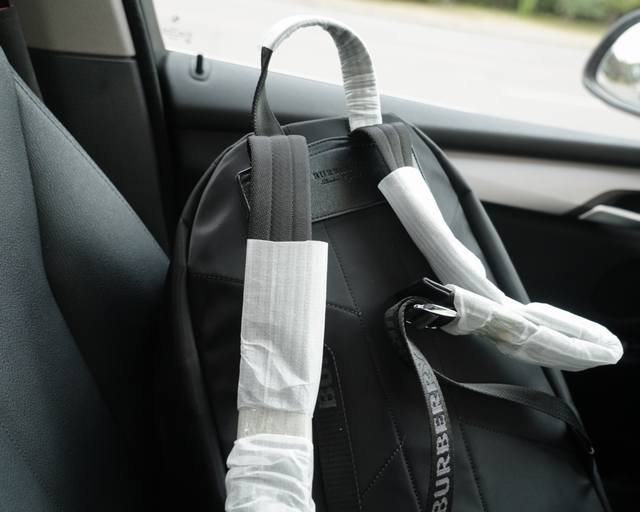 Burberry official website synchronizes high version original backpack, don't miss out on all original single fabric production, excellent quality, super large capacity, non market ordinary goods, and tough goods from trading companies Emphasize that