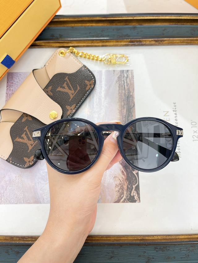 Louis Vuitton * Model: Z3108U Size: 60 Ports 16-145