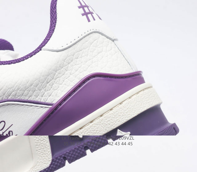 Louis Vuitton Lv's board shoes are fashionable sports shoes with a thick sole that increases the height of the shoes for both men and women. They are comfortable, non slip, and versatile, dominating the entire fashion and entertainment industry. The 