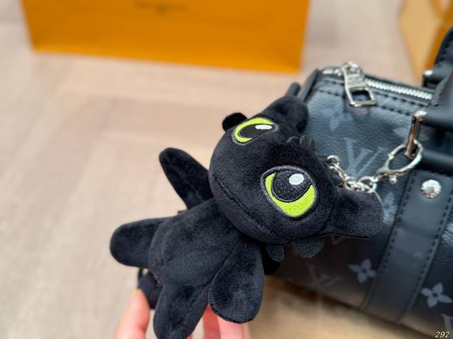 The airplane box Lv Keepall pillow bag has a large capacity and can hold essential items for daily outings. Size 25 13: