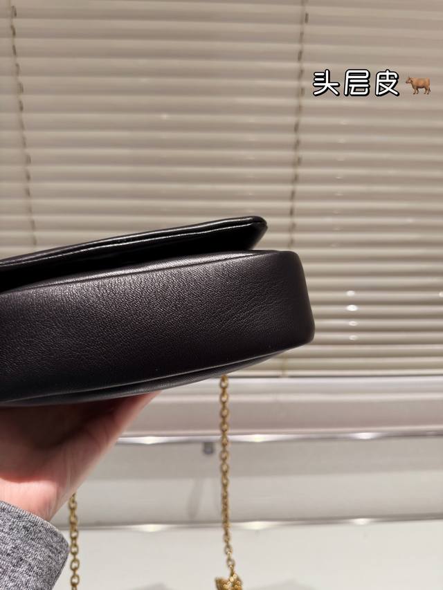 First layer cowhide Ysl chain bag is lazy, casual, and easy to carry, full of surprises for the upper body. Size: 21.15