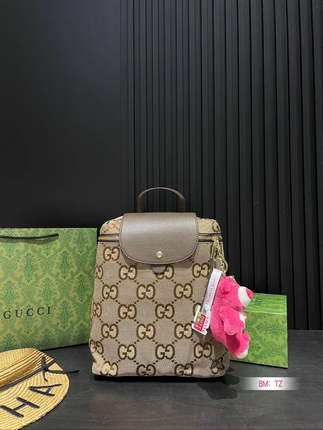 Gucci imported canvas with large capacity from Taiwan, ultra high definition hardware logo logo, dedicated inner lining for traveling. Search for Gg backpack size: 26 * 28: