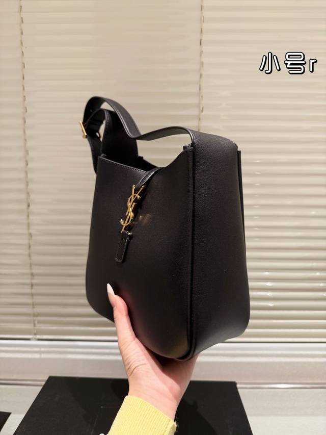 Small original Ysl Saint Laurent shopping bag. I can't help but admire her Ysl Saint Laurent shopping bag. I can't help but admire how beautiful she is. A must-have street item for stylish and trendy women, Ysl Saint Laurent shopping bag with a brand
