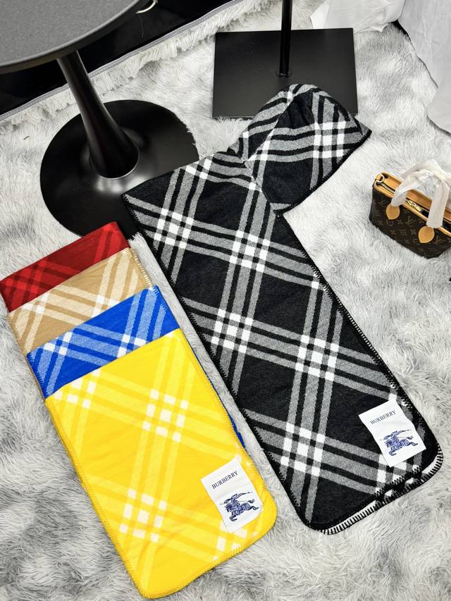 New scarf, Burberry. Original beautiful item, classic explosive item, returns to the forefront. Burberry's new imported Nepalese cashmere top embroidery scarf is definitely a screaming quality fashion brand's top design Essential high-end products fo