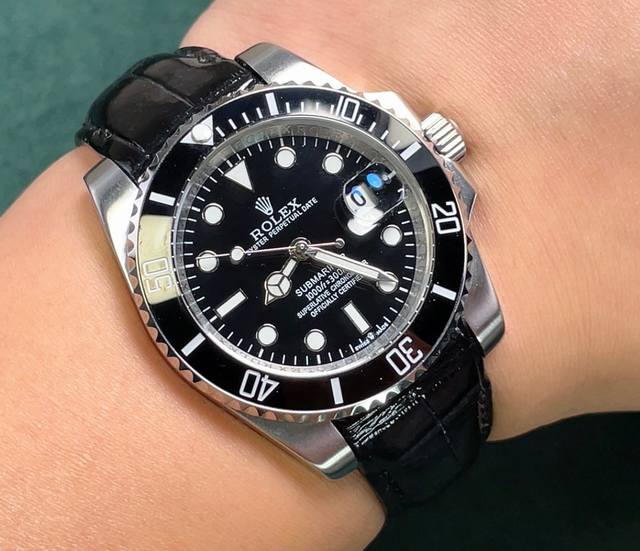 Rolex is a top tier toy drug. If you don't like street watch water ghosts, he is definitely your kindred spirit. Using Rolex's most classic underwater series, the Water Ghost, as the prototype, after a secondary modification of the rim, and then inla