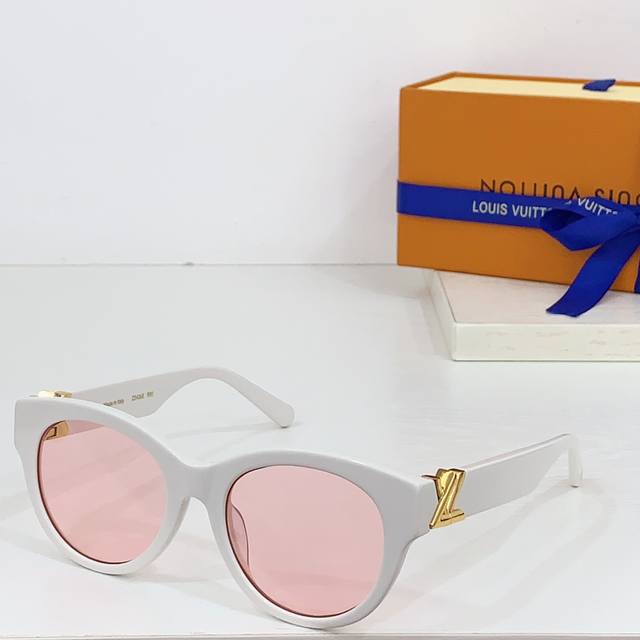 Louis Vuitton * Model: Z2422 Size: 53 Port 20-140