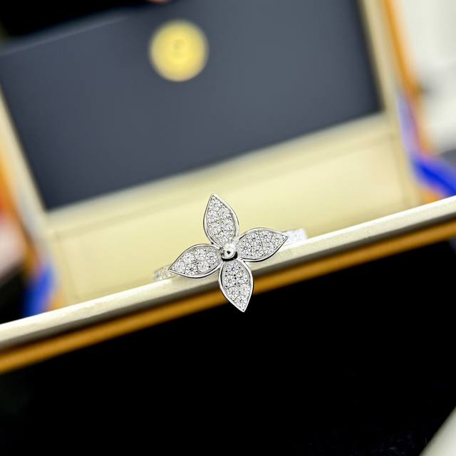 A4749 Donkey's new luxury full diamond old flower clover ring with top-notch dazzling jewelry collection will create the most charming personality style. High end 925 sterling silver inlaid material process plated 18K gold, gorgeous, elegant, versati