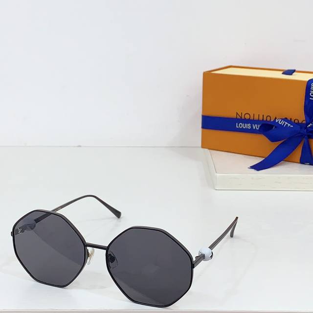 Louis Vuitton * Model: Z1995Usize: 61 mouth17-145