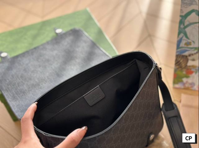 Folding Box Gucci New Postman Bag Retro Trend Male Trendy Female Essential Item Large Capacity Size 28cm: