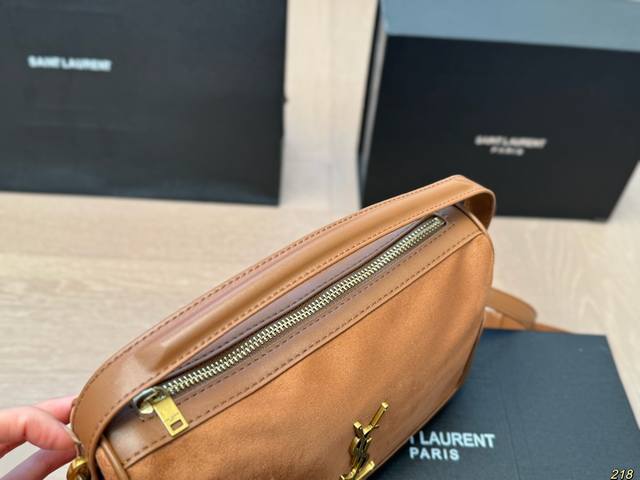 Airplane box Saint Laurent Ysl Camera Supply Bag suede lunch box bag is a spacious shoulder bag with a cowhide base and soft body. Made of Napa cowhide leather with zipper closure and full of design sense