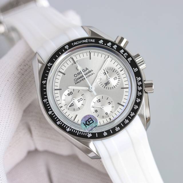 The core of the story of the all-new Omega Lunar Supremaster 310.63.42.50.02.001 professional lunar watch is that it was carried by Armstrong and left in the spacecraft. The case material is imported 31: