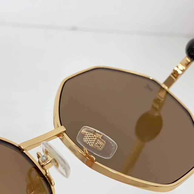 Louis Vuitton * Model: Z1995Usize: 61 mouth17-145