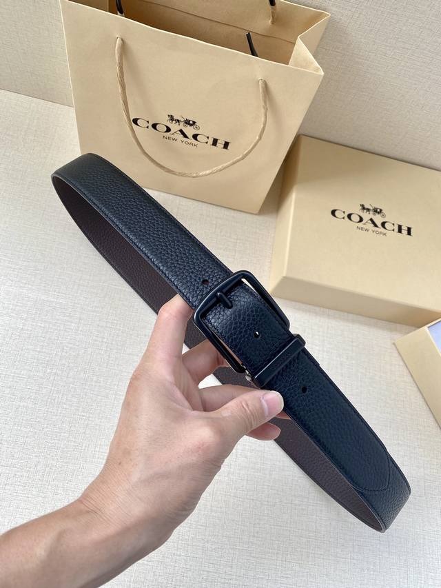 The 3.7cm wide Coach double-sided belt is made of sports calf leather and comes with a classic logo buckle. It is one product with two different appearances. Its fit can be personalized and can be cut with scissors. Saz D45 Smm