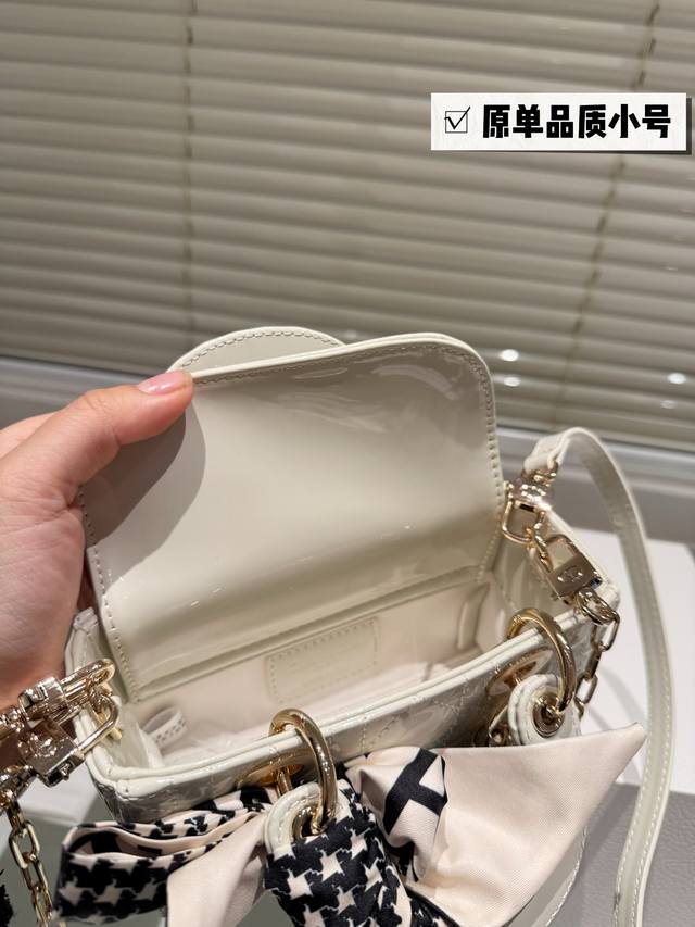 Lacquered leather small Dior Lady Life limited edition bag, new lady Life milky white package that can cure all diseases is not fake. It is really beautiful, the actual product looks better than the photo, Dior Daifei yyds, size small: