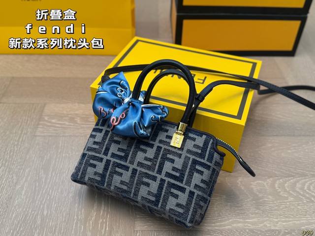Folding box Fendi pillow bag mini By The Way series Fendi small body, large capacity, small and cute, can be carried or slung over the body, sweet or salty! Size 18 12: