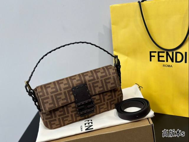 Fendi's new baguette bag with folding box, underarm bag, internet celebrity Vintagef, vintage baguette bag, is probably the most popular bag carried by trendy people. From black to: