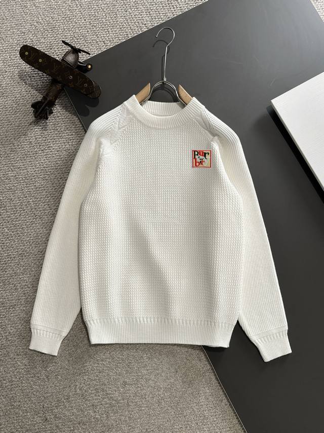 The next day, the latest round neck sweaters for autumn and winter on Burberry's 2024 official website will be shipped, and they will be on sale at the counter simultaneously! Specially supplied wool blended fabric Comfortable to feel It can directly