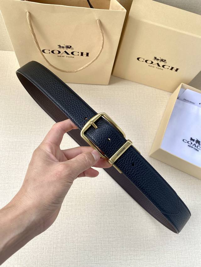 The 3.7cm wide Coach double-sided belt is made of sports calf leather and comes with a classic logo buckle. It is one product with two different appearances. Its fit can be personalized and can be cut with scissors. Saz D45 Smm