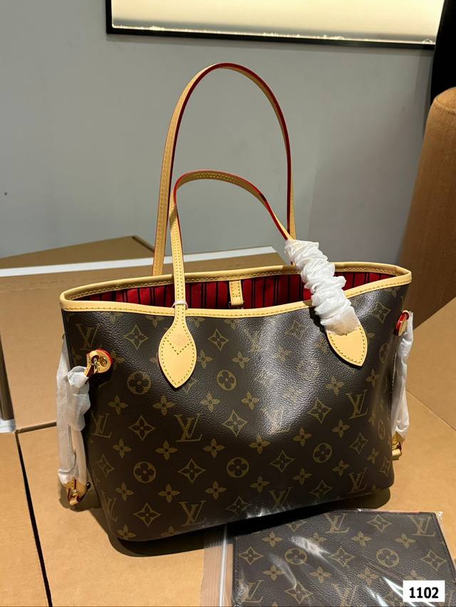 Gift box packaging Lv Neverfull shopping bag! An entry-level style! An absolute lifetime payment! This classic is self-evident! Street photography and practicality are both very popular choices! After receiving it, everyone can feel the air raid betw