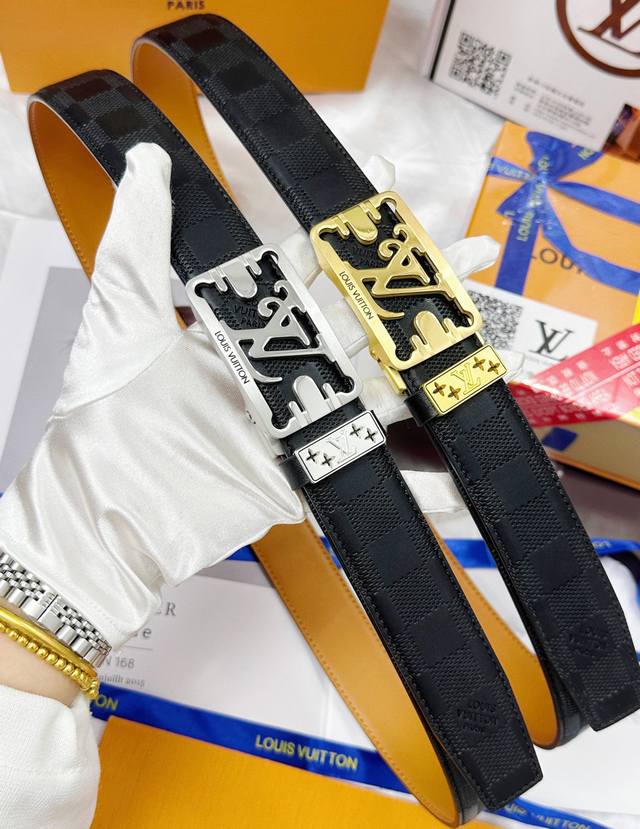 Belt: Lv... Louis Vuitton automatic buckle belt: top of the line original replica version The automatic belt series is made of 100% imported original cowhide, ensuring genuine leather. Carving and hollowing out techniques Vacuum electroplating Never