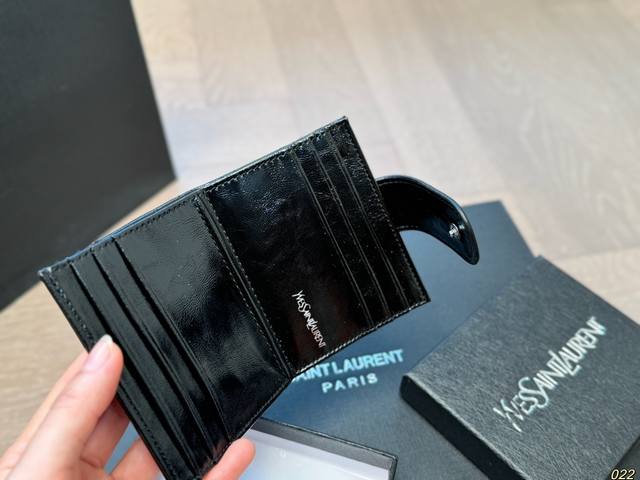 The latest model of Saint Laurent YSL counter with box matching has made a hot debut! Exquisite workmanship, comparable to a counter! Multi functional small wallet card bag with multiple card slots is a fashionable and beautiful must-have, super prac