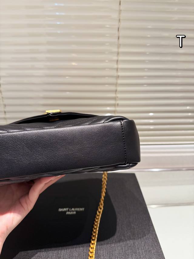 Folding gift box Ysl mailman bag, this year's super hot mailman bag, Saint Laurent flip mailman bag self retention recommendation, Saint Laurent ysl Niki counter new star style, recommended by many bloggers, retains ysl's consistent rock spirit and u