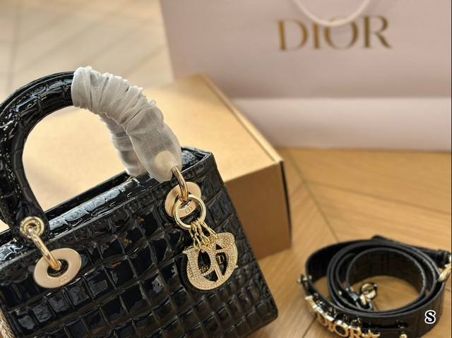 Folding box Dior Diana bag classic diamond grid embroidery~4 grids 20cm classic versatile and timeless: