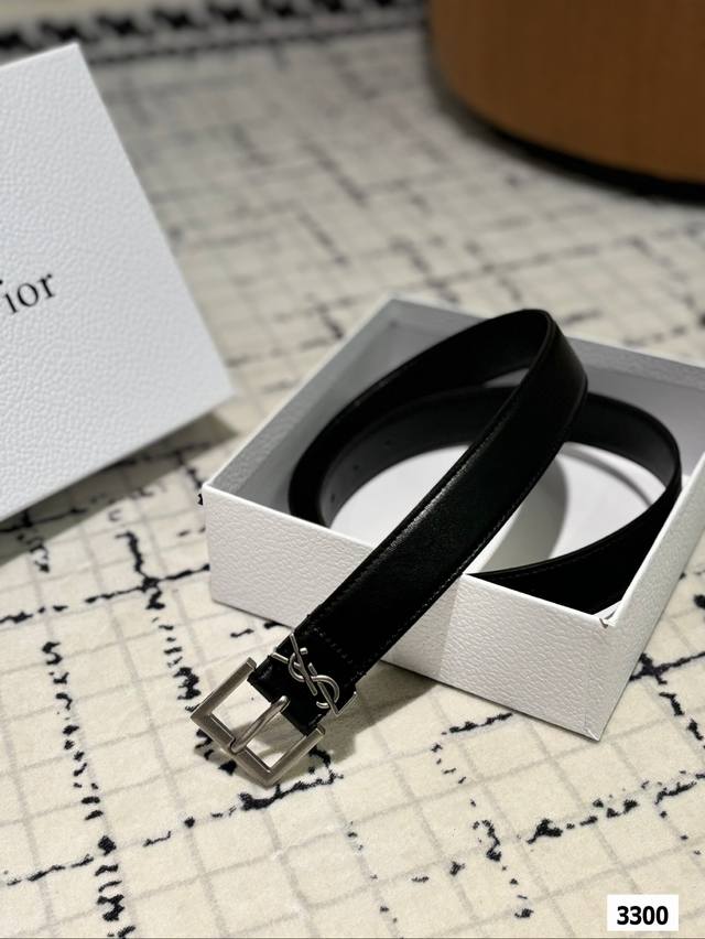 The original leather Ysl belt with box matching has been very popular recently! Cowhide leather! Complete packaging! The belt belongs to it! The belt is exquisite and fashionable. Please note the size when placing an order