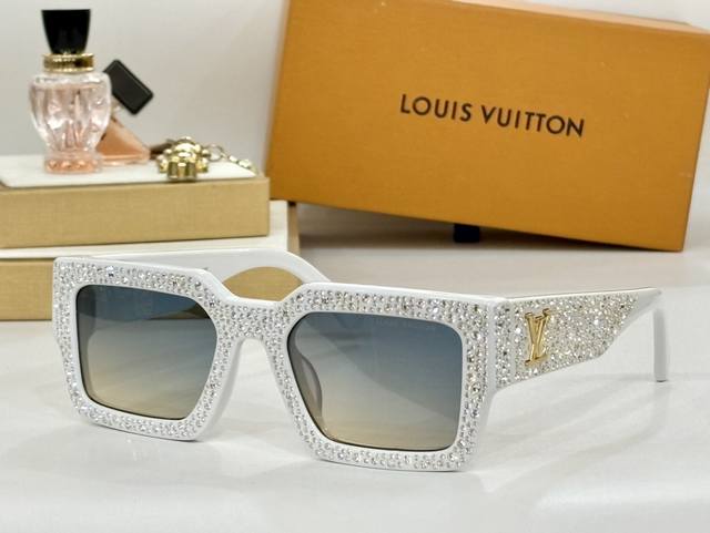 Louis Vuitton * Model: Z2396E Size: 54 ports 22 145