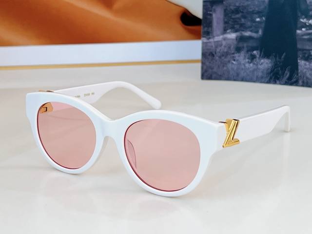 Louis Vuitton Model: Z2422 Size: 55 mouthed 18-140