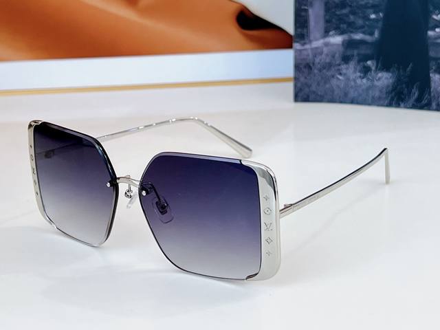 Louis Vuitton Model ：Z1994U Size ：57-13-145