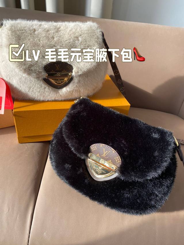 Paired with a folding box Lv Mao Mao Yuanbao armpit bag and an extension strap, it can be worn on one shoulder or diagonally, making it really easy to move around, soft and casual, and easier to match. I really fell in love at first sight. Don't be f