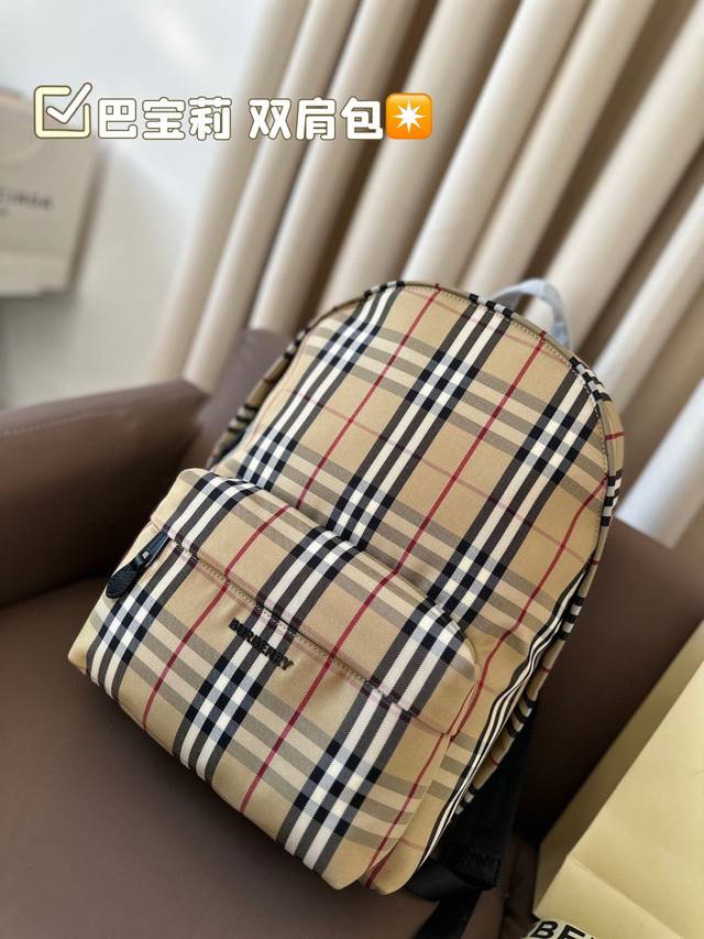 Go to Burberry backpack, classic fabric feels super nice, steady and generous! You won't choose the wrong one! Size: 34 * 42