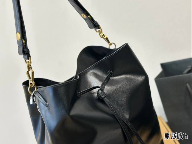 Cowhide Ysl New Product Cowhide Leather Floor Fashion Casual Size 23 * 21cm