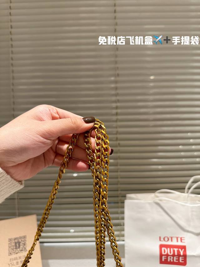 Replica cow leather Ysl Woc chain package envelope package ysi household goods worthy of entry classic super dry resistant leather is really one of my favorite leather is not afraid of scraping cow leather texture also has texture compared to gold ch