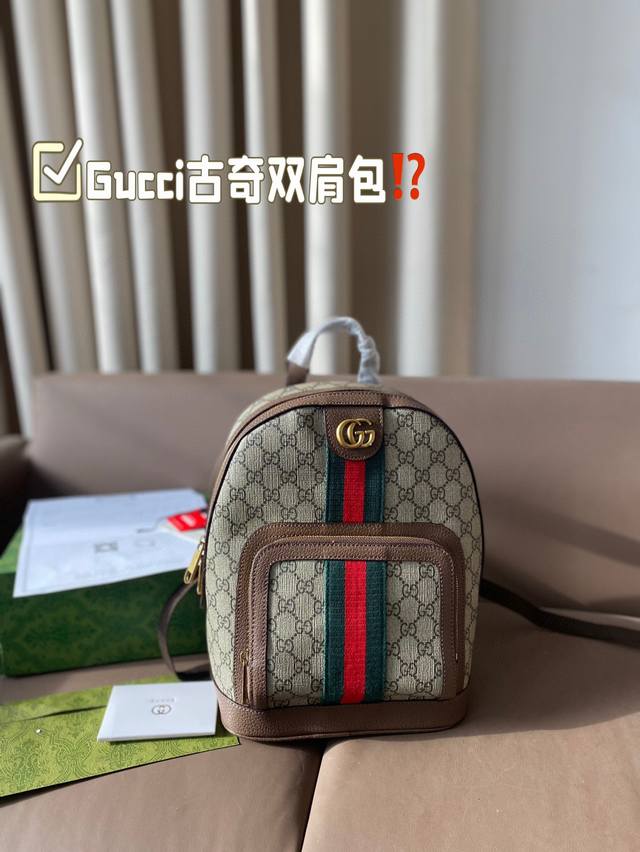 Gucci Gucci backpacks are always an indispensable part, presented in various shapes, made of high-quality PVC material, and woven leather with rolled edges. Details of inlaid red and green ribbon, black mesh surface on the back of the backpack and sh
