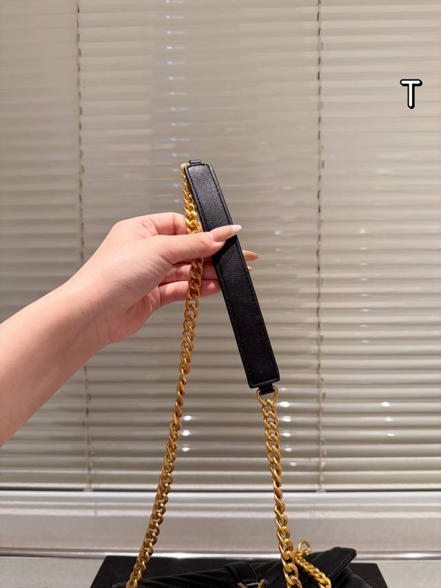 Folding gift box Ysl mailman bag, this year's super hot mailman bag, Saint Laurent flip mailman bag self retention recommendation, Saint Laurent ysl Niki counter new star style, recommended by many bloggers, retains ysl's consistent rock spirit and u