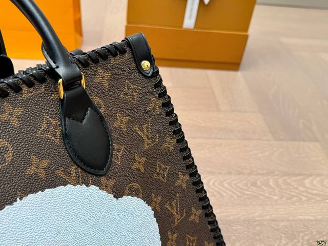 Lv hand woven original fabric, a top luxury brand in the world with a history of luxury goods. The most outstanding fashion design style in the fashion industry is available at the counter, and the latest design is highly favored by customers. It is