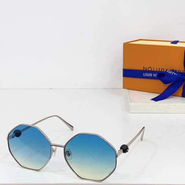 Louis Vuitton * Model: Z1995Usize: 61 mouth17-145