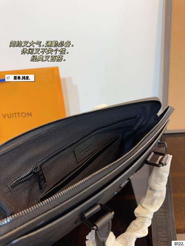 Pure leather Lv briefcase, men's bag, shopping bag, with a lifespan of no more than ten thousand years. LV fabric, original sheet, hardware, original mold, customized, super soft and comfortable feel. All hardware comes with logo size: 38 * 6 * 29cm: