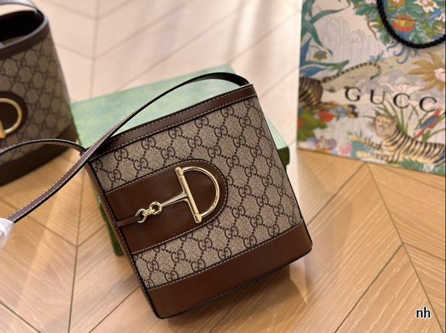 Gucci bucket bag comes with no age limit! Shoulder strap adjustable length size 18 * 19: