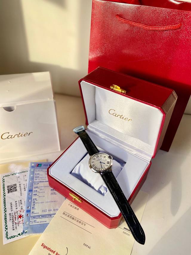 The Cartier 42Mm Blue Balloon is the best quartz version with Swiss quartz movement. The Taiwan factory is once again pushing new updates and constantly upgrading and modifying it. 99% of it is close to the genuine product. The new red gold plate col