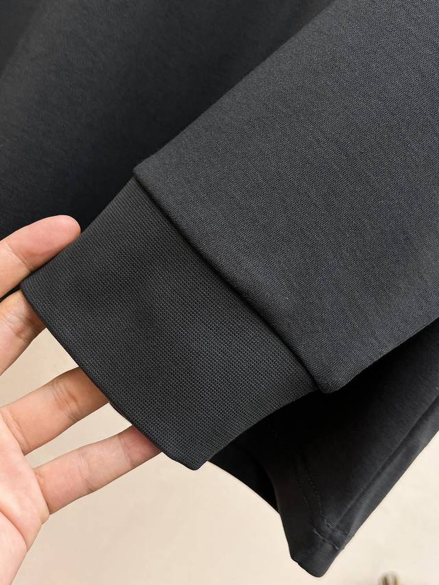 Armani exclusively offers new original men's Polo long sleeved high-end customized high-end fashion and versatile explosive items. The original imported pure cotton fabric has a logo pattern design on the chest that feels super soft and delicate to w